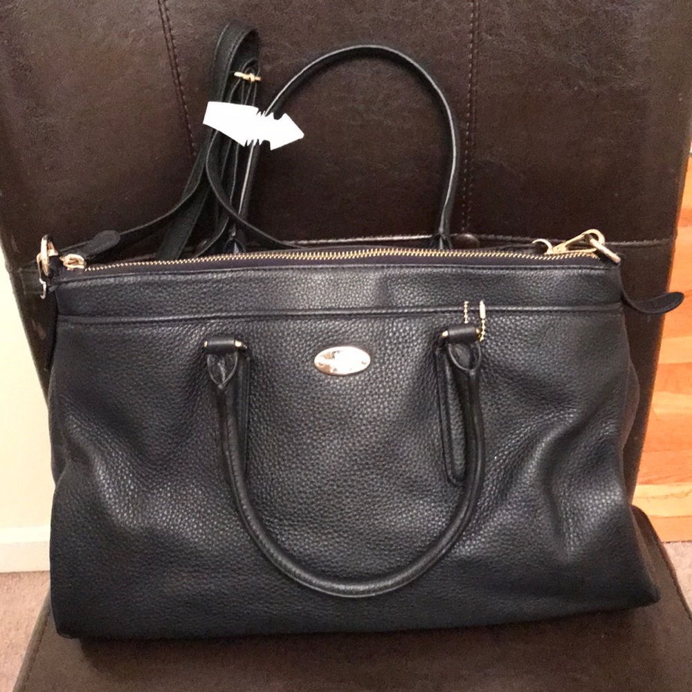 Coach leather purse with crossbody.